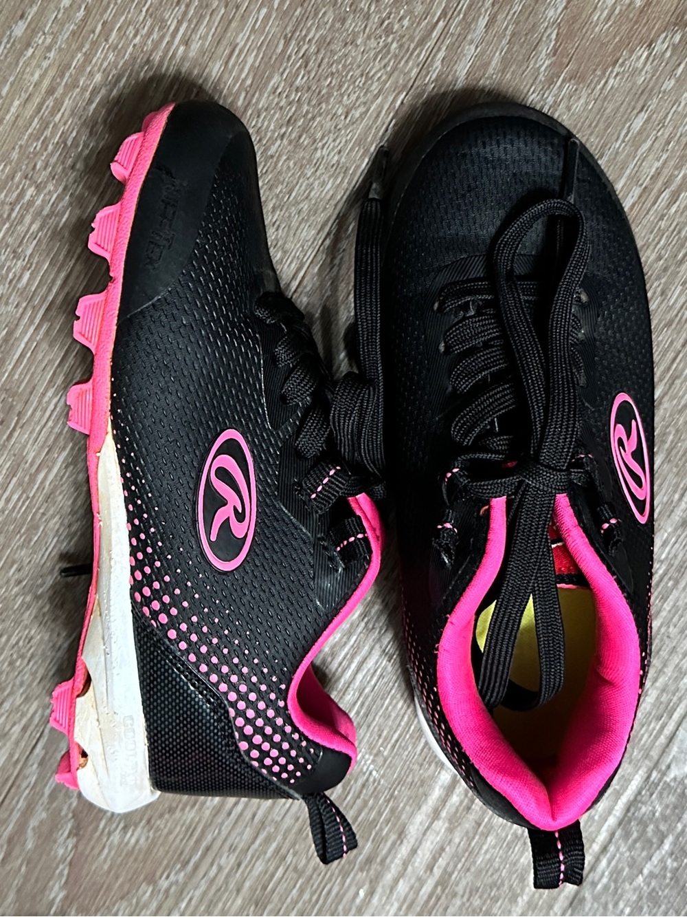 Girls Rawlings Softball Cleats size 11D VGC